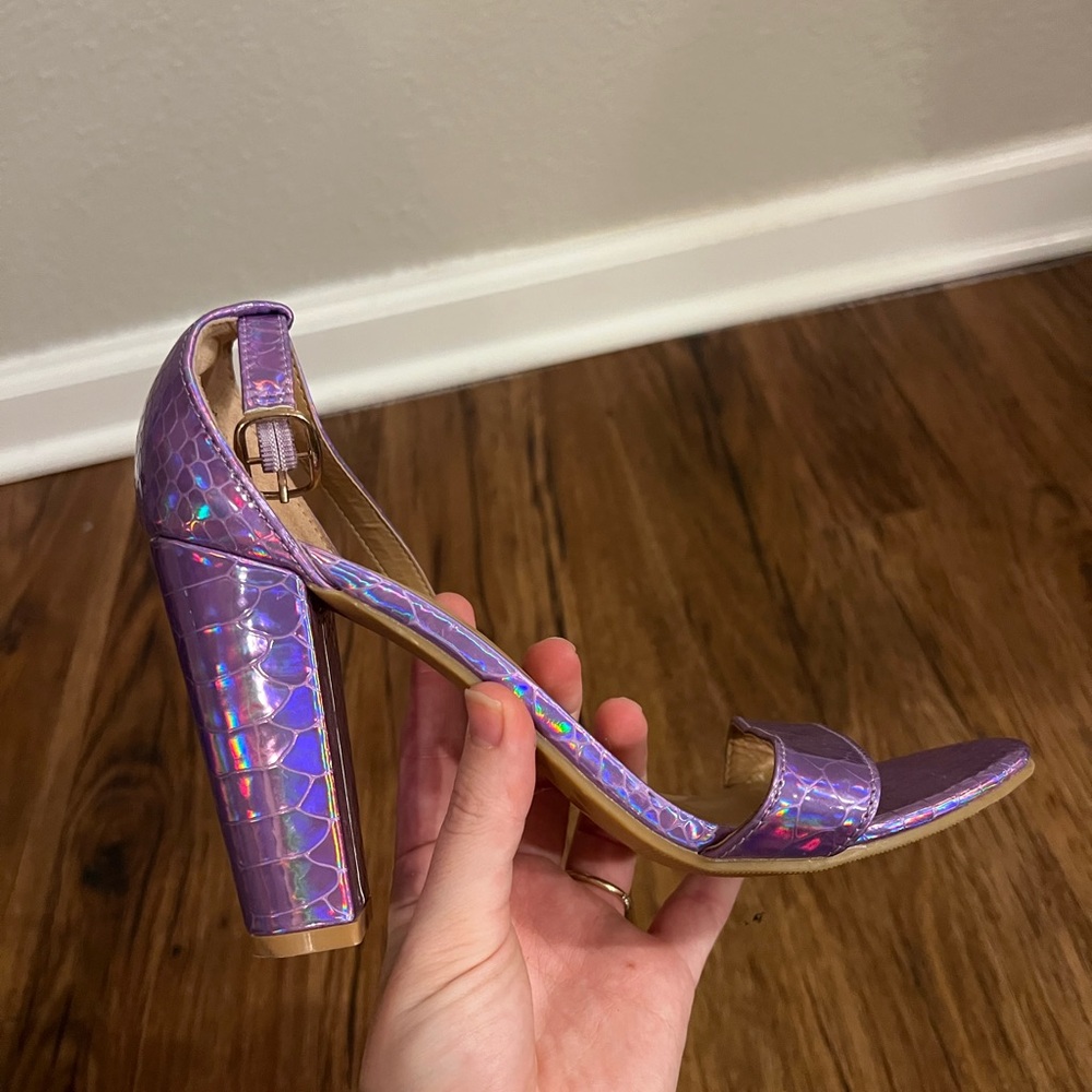 Bamboo Iridescent Purple Snakeskin Block Heels – Size 7.5